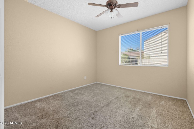 17-web-or-mls-7039 S 41st Pl-17