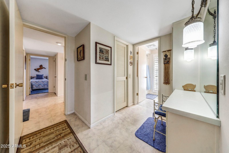 Primary Make Up Table