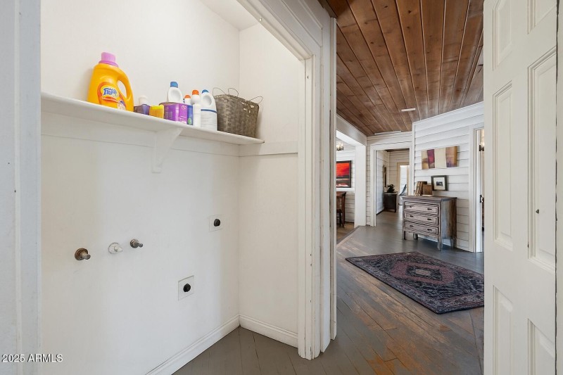 Washer/ Dryer Hookup