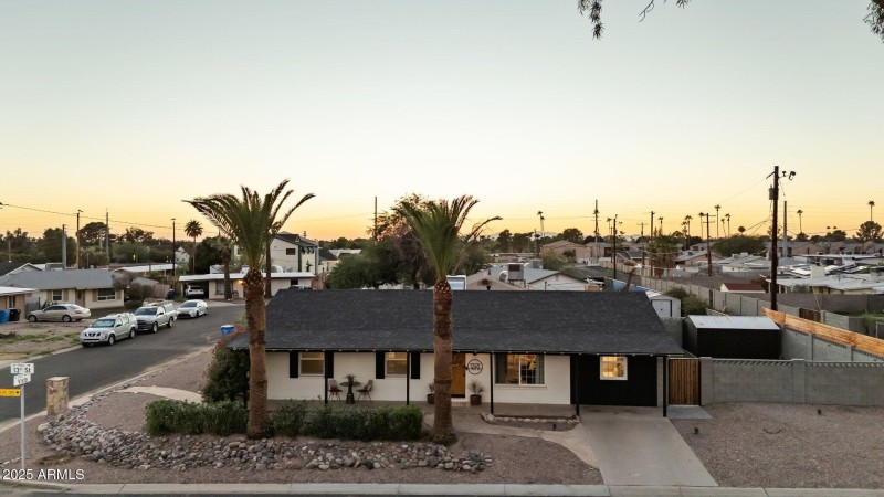 Corner cul-de-sac lot