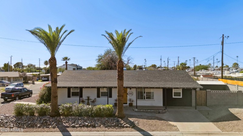 Sprawling front elevation