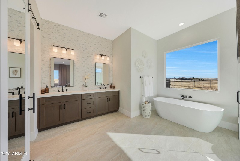 25 Owner's Bath B4-10