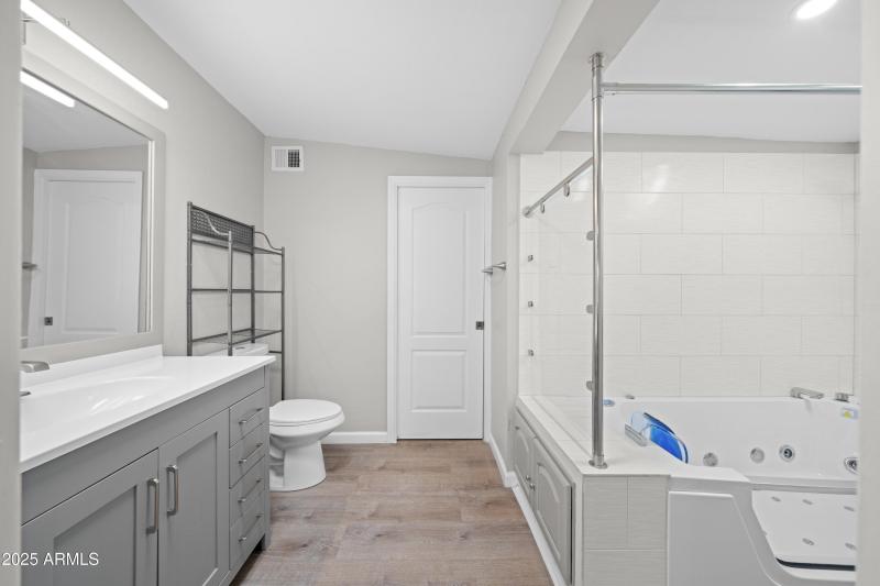 Interior - 4665 Cedar Dr-12