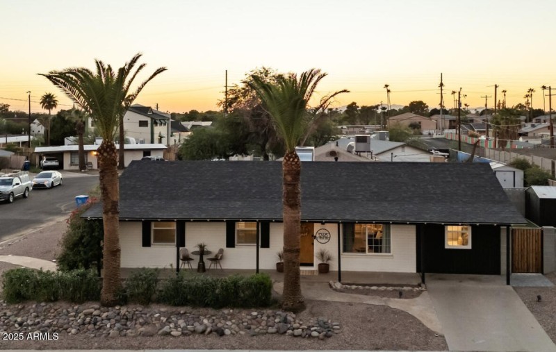 Cul-de-sac corner lot