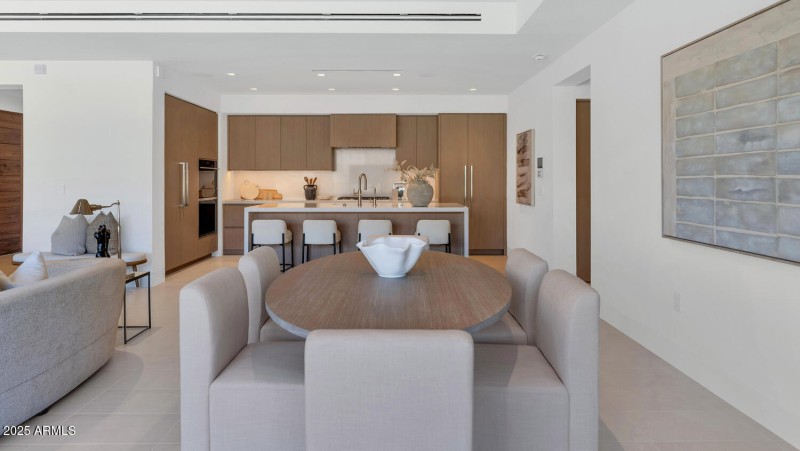 6587 N Palmeraie Blvd-large-023-053-6587