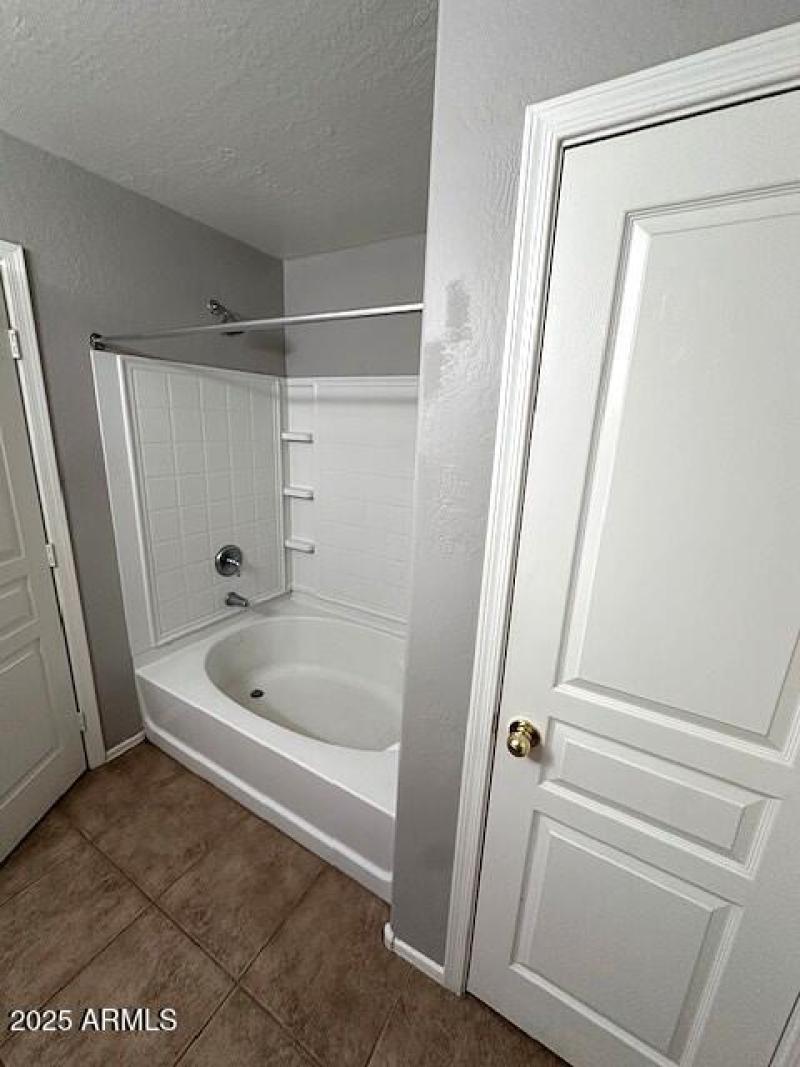 MASTER BATH TUB SHOWER