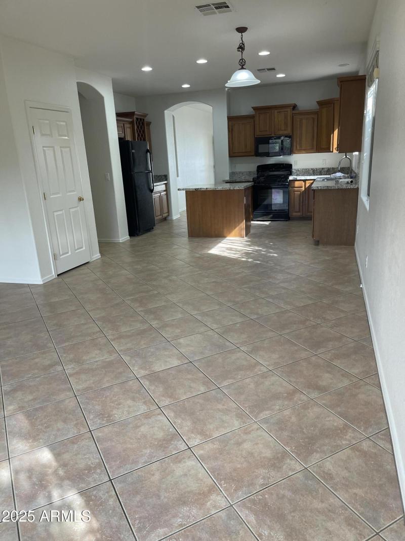 20250927_163709786_iOS