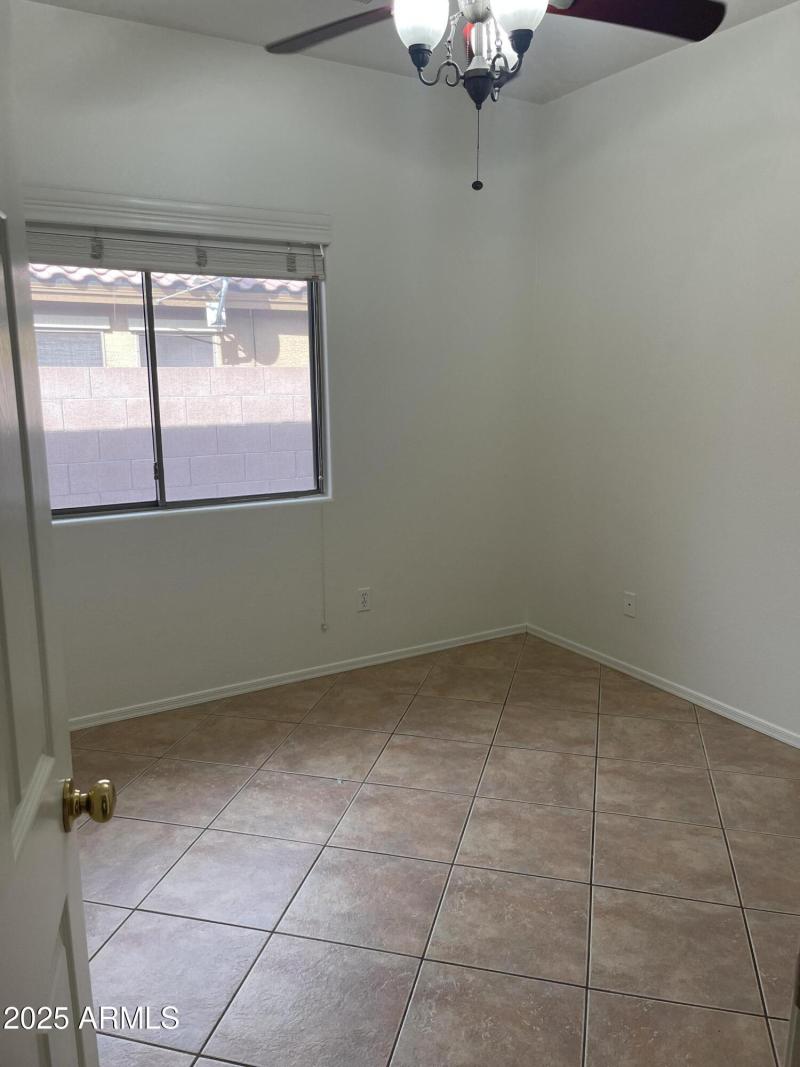 20250927_163813777_iOS