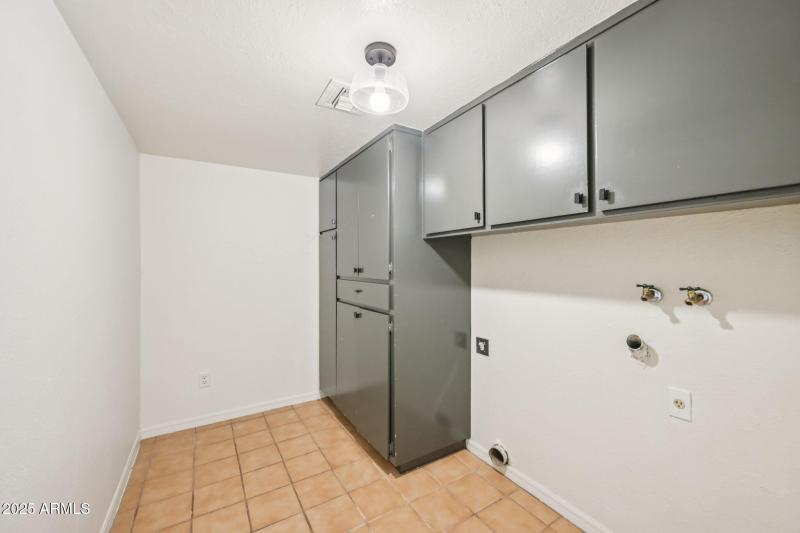 23-web-or-mls-E Cercado Ln-S0810-023