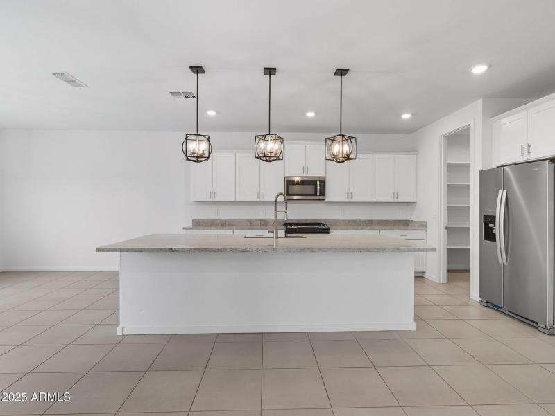 11-web-or-mls-Bee-11