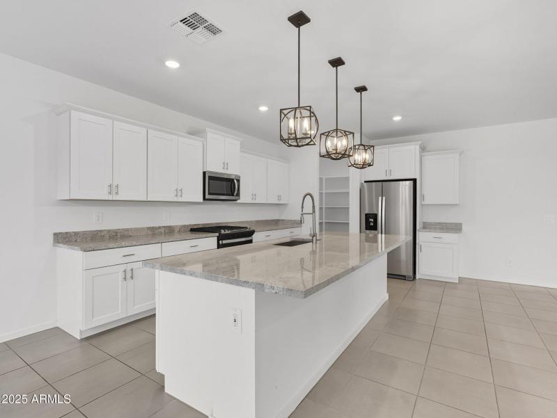 12-web-or-mls-Bee-12