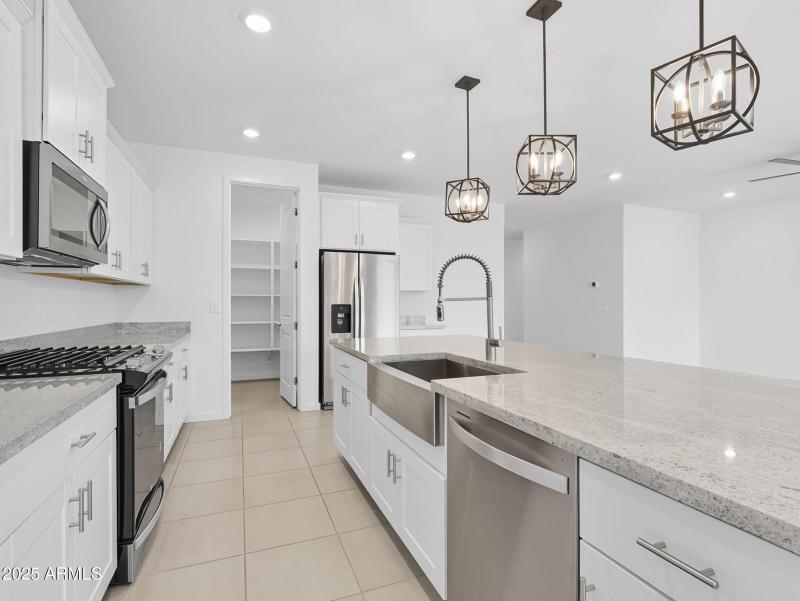 17-web-or-mls-Bee-17