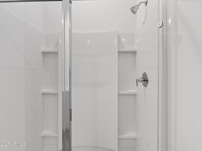 26-web-or-mls-Bee-26