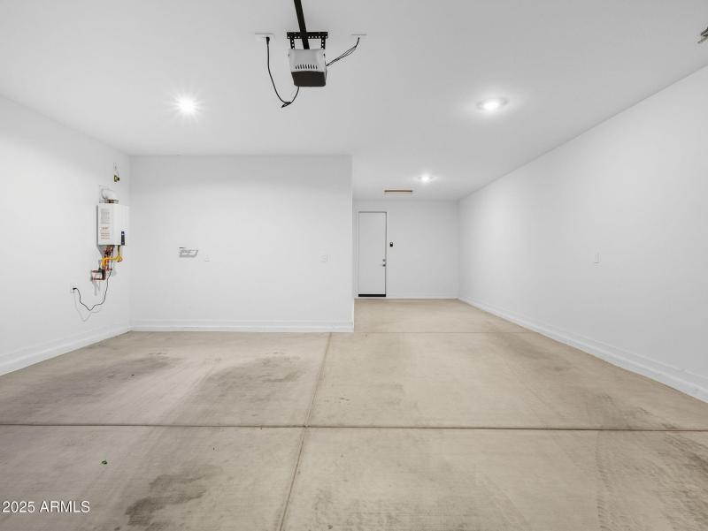 44-web-or-mls-Bee-44