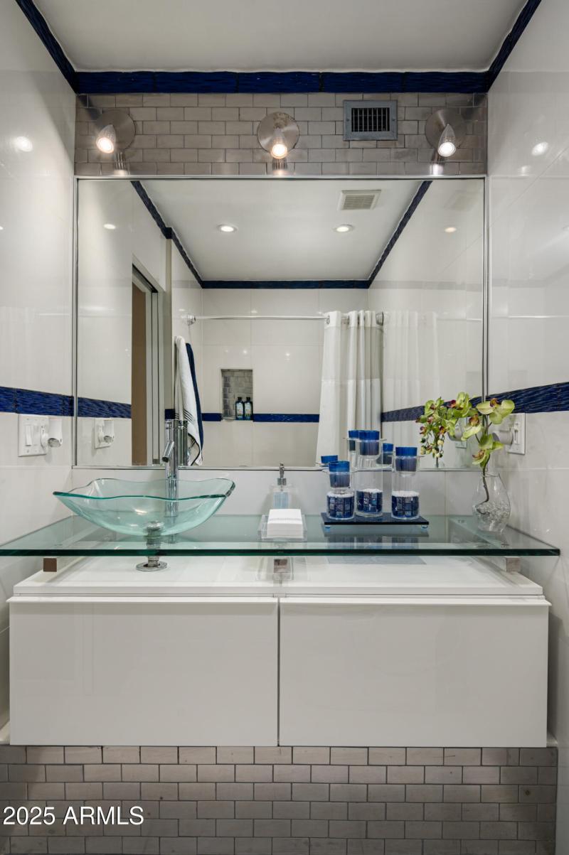 ensuite bathroom 2