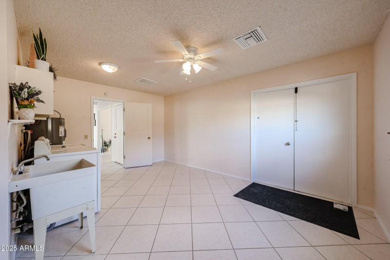 Large Laundry /Bonus Room