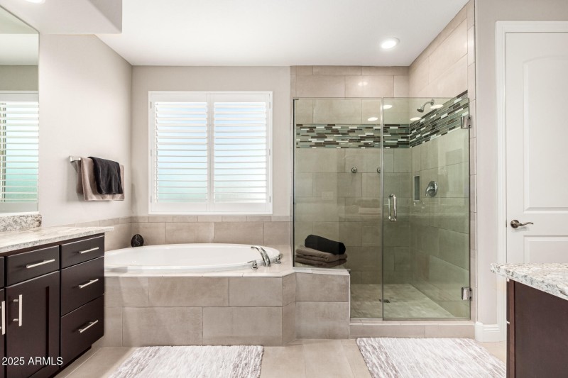 Soaking tub & Shower