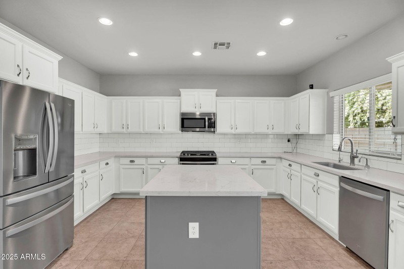 11-web-or-mls-11106 E Serafina Ave-13