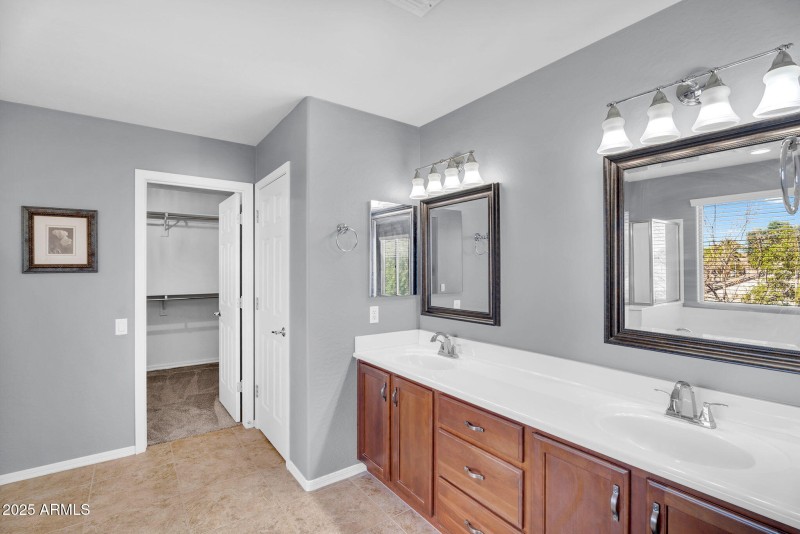 23-web-or-mls-11106 E Serafina Ave-22