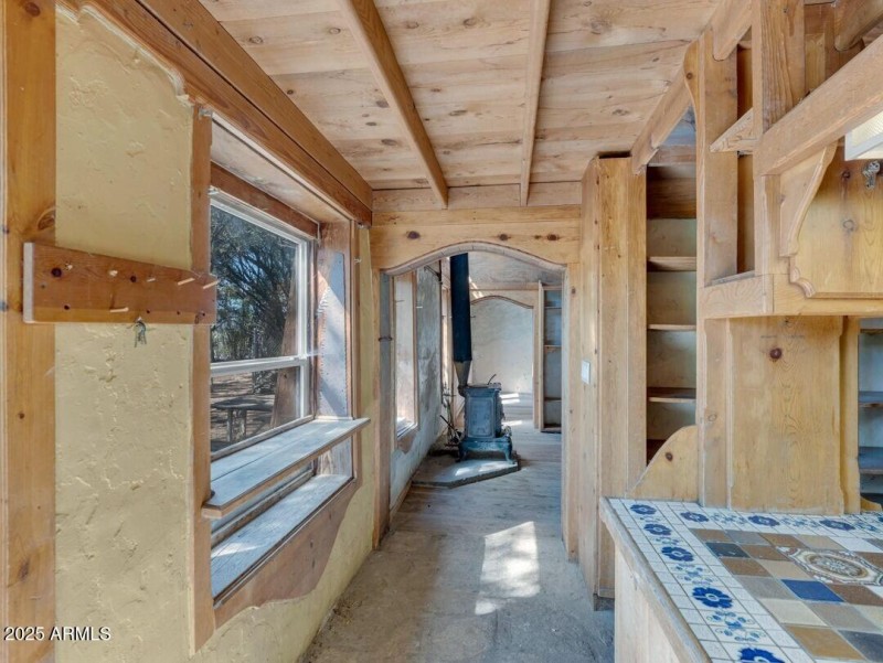 006_hall with arches