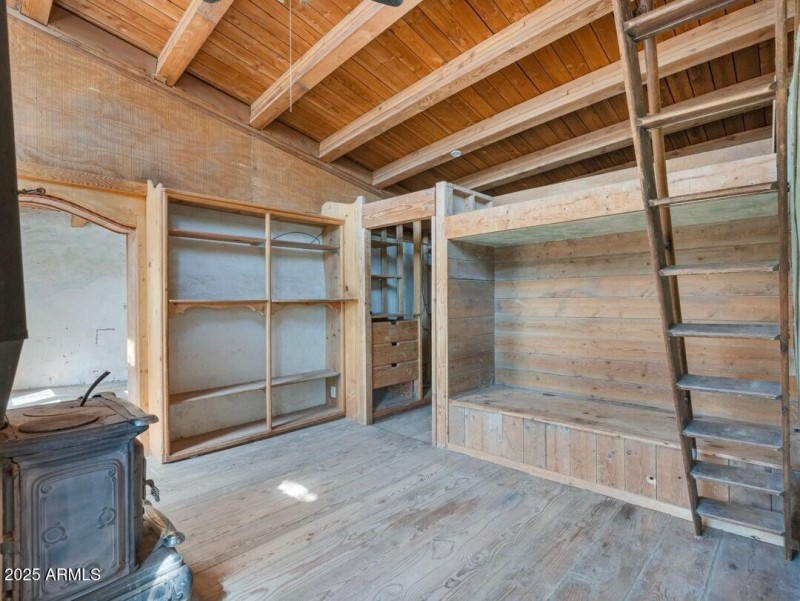 016_living room area