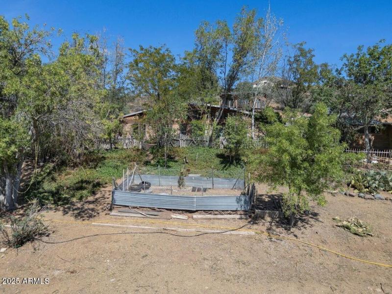 034_raised garden beds