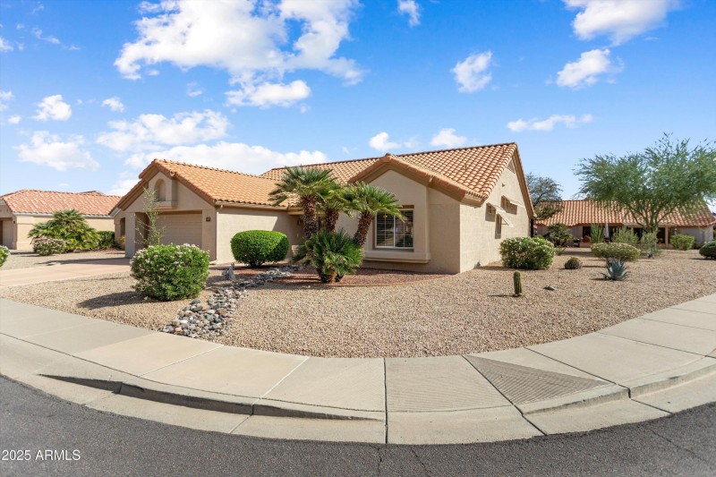 02-Corner lot at top of Horseshoe st