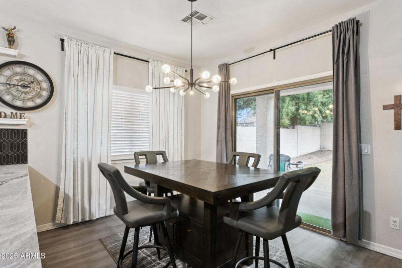 9-web-or-mls-7321-n-81st-dr