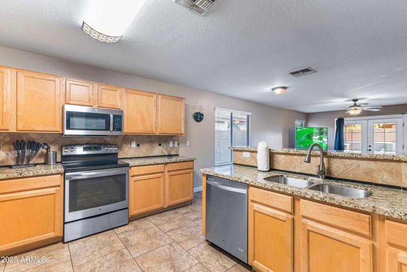 10_2113 w nancy ln-10