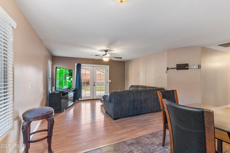 13_2113 w nancy ln-13