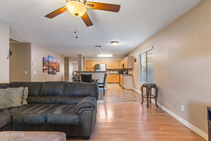 17_2113 w nancy ln-17