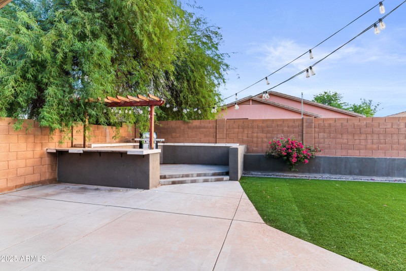 33_2113 w nancy ln-33