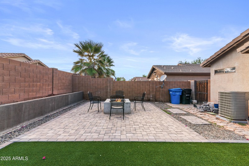 38_2113 w nancy ln-38