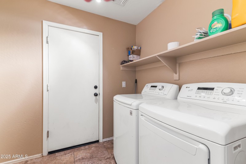 43_2113 w nancy ln-43