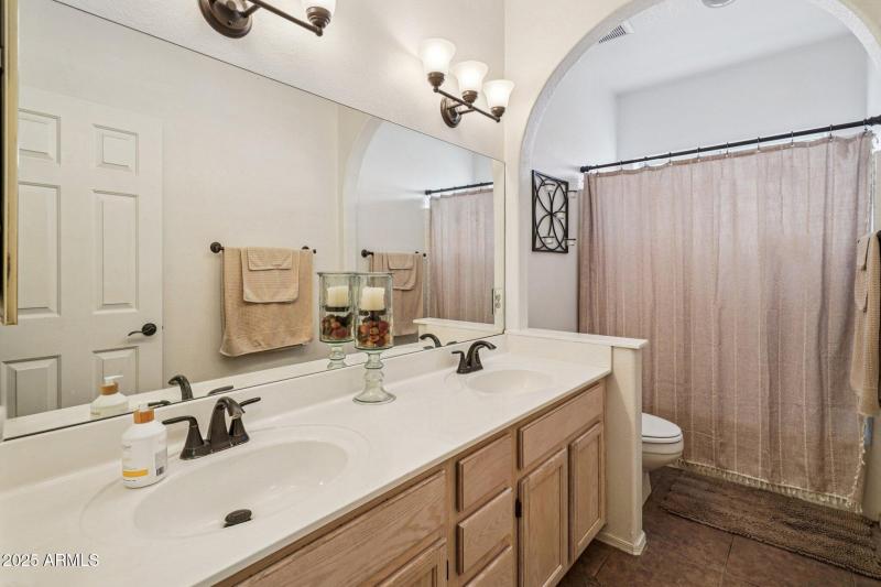 24-web-or-mls-E Glenpoint Dr-S0910-024