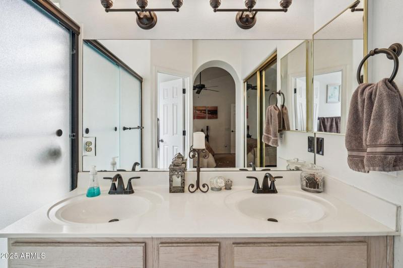 22-web-or-mls-E Glenpoint Dr-S0910-022