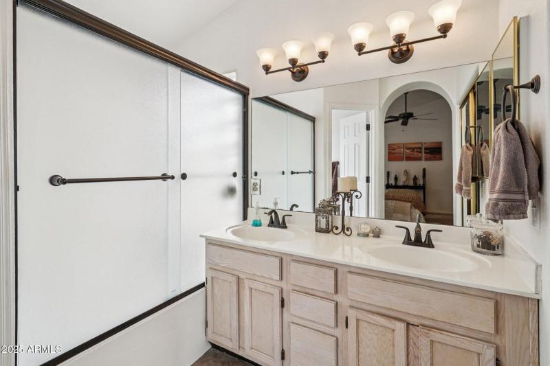 21-web-or-mls-E Glenpoint Dr-S0910-021