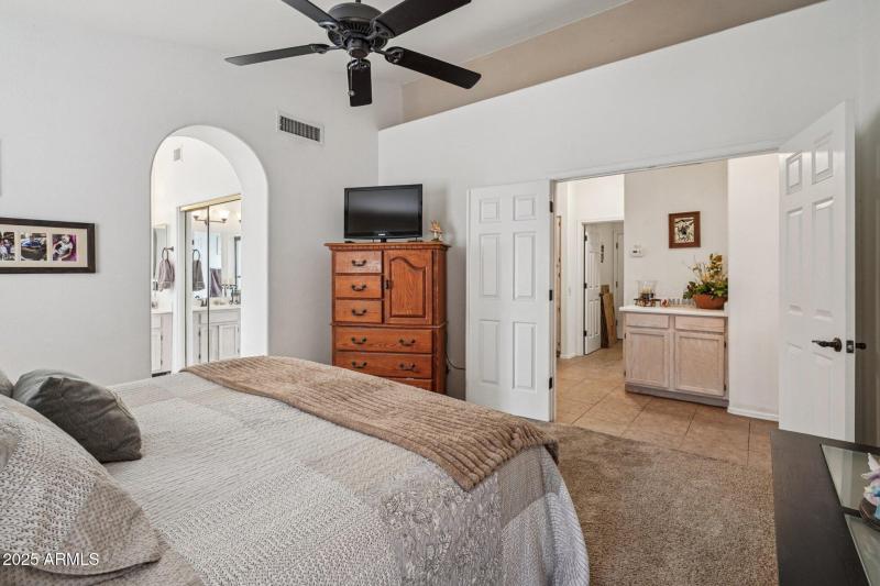 20-web-or-mls-E Glenpoint Dr-S0910-020