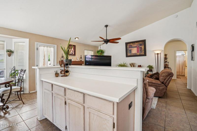 14-web-or-mls-E Glenpoint Dr-S0910-014