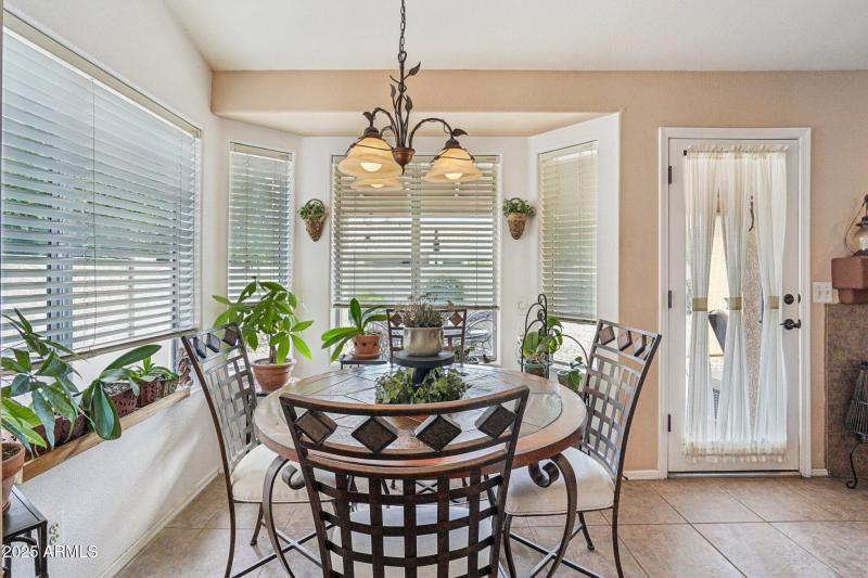 11-web-or-mls-E Glenpoint Dr-S0910-011