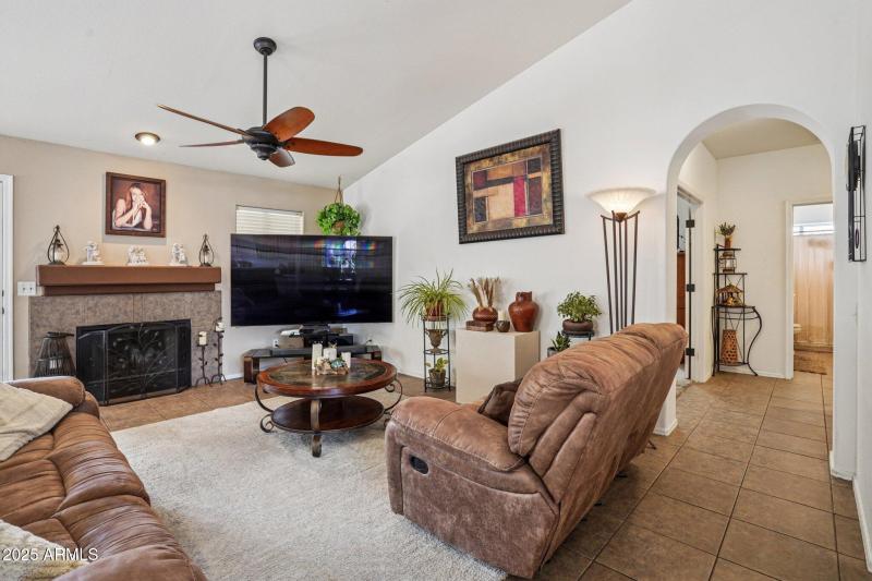 8-web-or-mls-E Glenpoint Dr-S0910-008