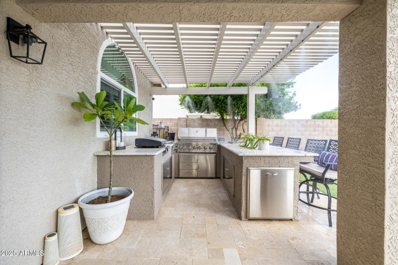 Outdoor Kitchen