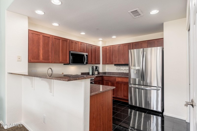 Breakfast bar/kitchen