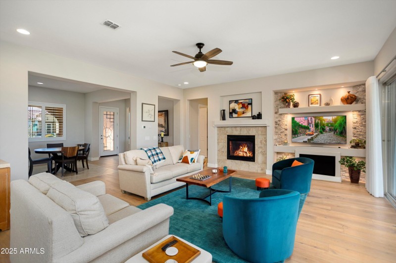 12-26534 W Abraham Ln