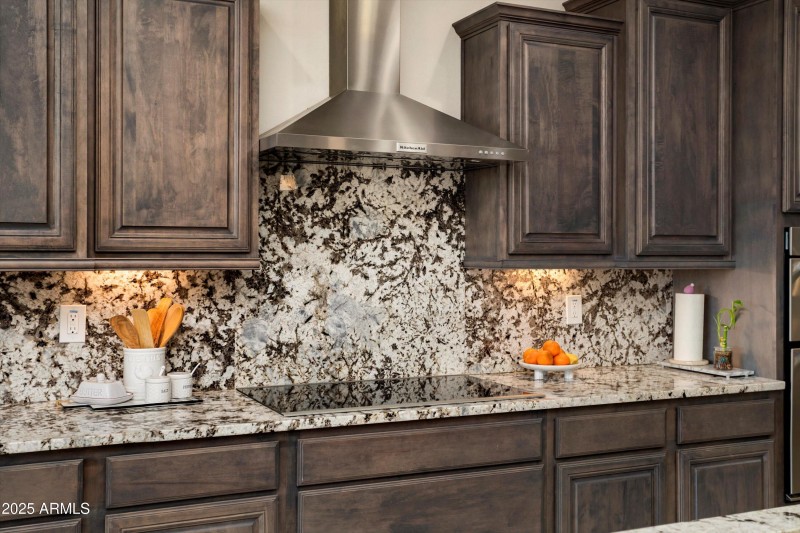 18-26534 W Abraham Ln