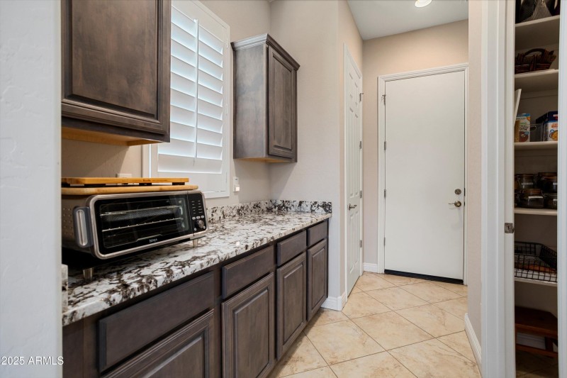 20-26534 W Abraham Ln