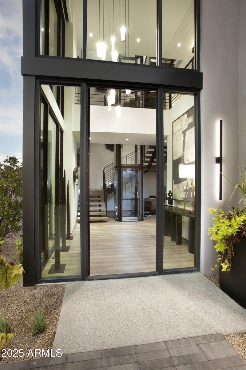 004_ENTRANCE TO HOME