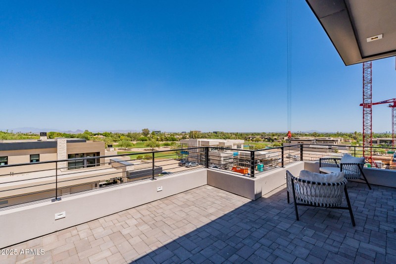 045_THIRD STORY BALCONY