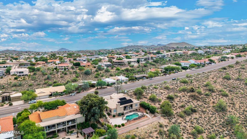 121 El Lago