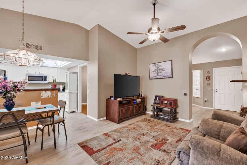 16_18207_N_136th16_mls